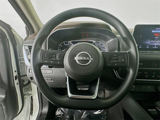 Photo of 2023 Glacier White Nissan Rogue