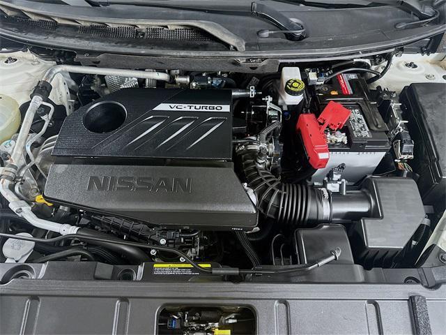 Photo of 2023 Glacier White Nissan Rogue