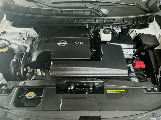 Photo of 2024 Pearl White Tricoat Nissan Murano