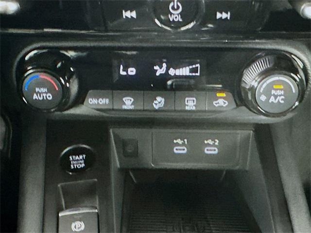 Photo of 2026 Super Black Nissan Kicks