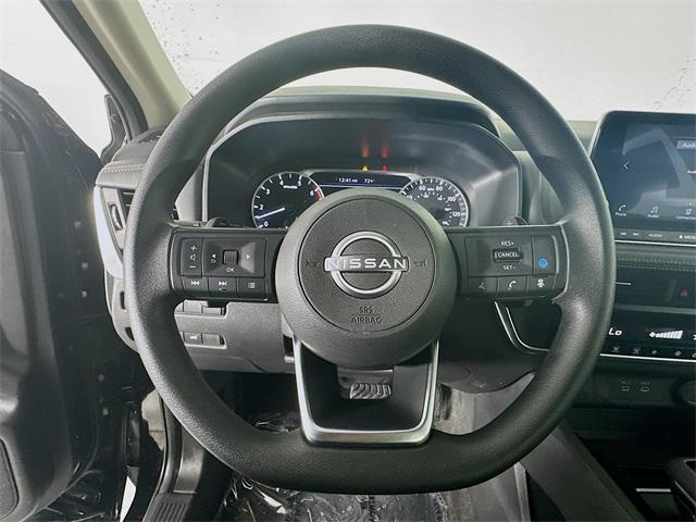 Photo of 2024 Super Black Nissan Rogue