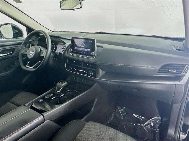 Photo of 2024 Super Black Nissan Rogue