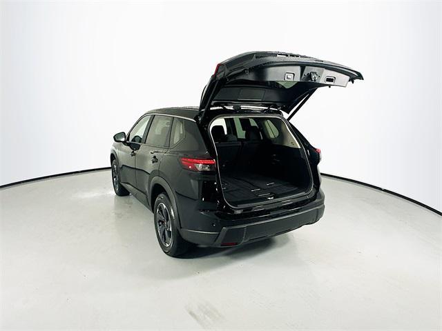 Photo of 2024 Super Black Nissan Rogue