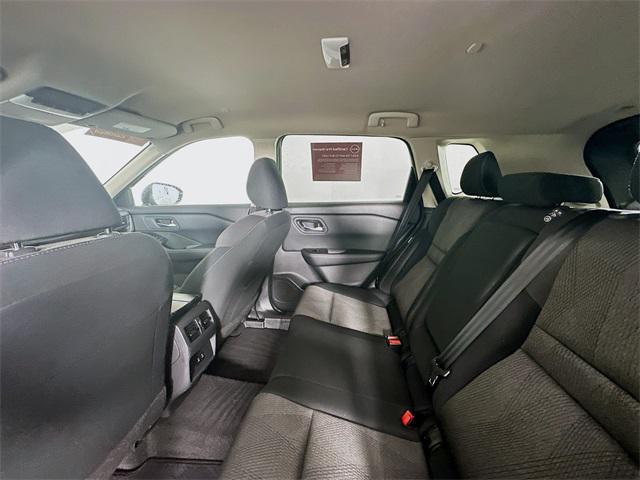 Photo of 2024 Super Black Nissan Rogue