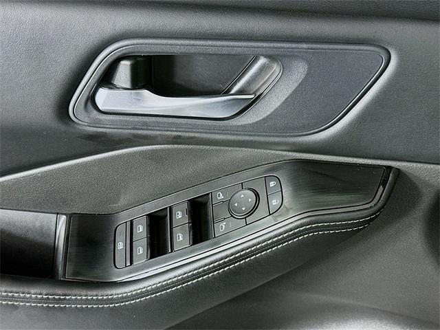 Photo of 2024 Gun Metallic Nissan Rogue