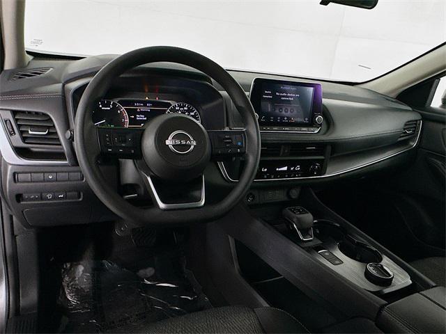 Photo of 2024 Gun Metallic Nissan Rogue