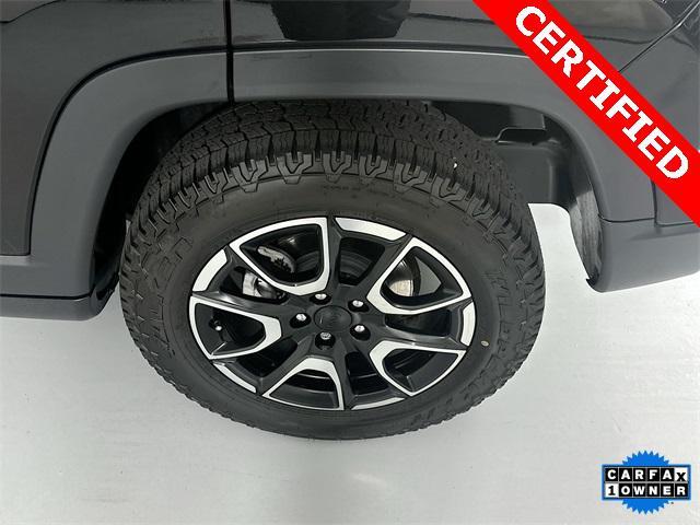 Photo of 2024 Diamond Black Crystal Pearlcoat Jeep Compass