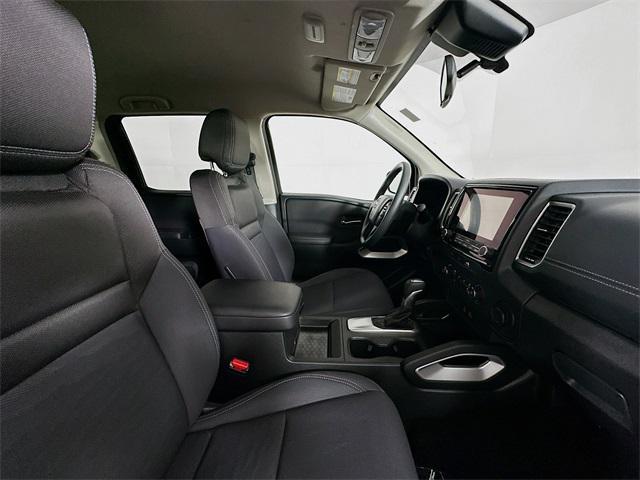 Photo of 2024 Glacier White Nissan Frontier