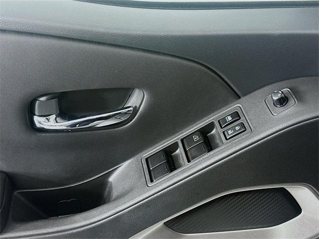 Photo of 2024 Glacier White Nissan Frontier