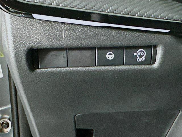 Photo of 2025 Gun Metallic/Super Black Nissan Kicks