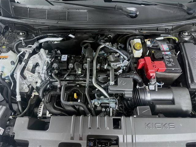 Photo of 2025 Gun Metallic/Super Black Nissan Kicks
