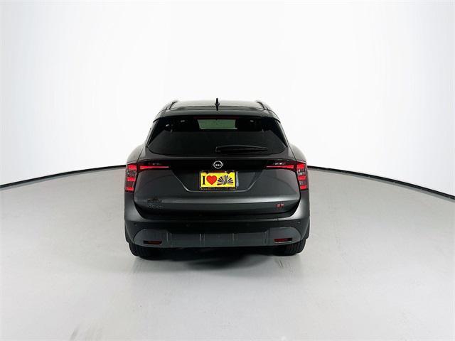 Photo of 2025 Gun Metallic/Super Black Nissan Kicks