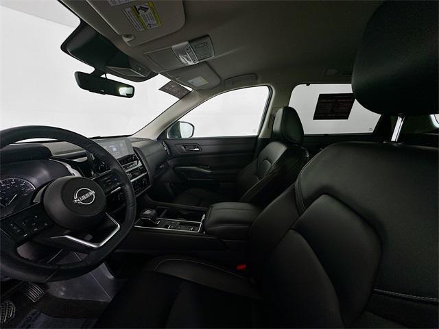 Photo of 2024 Super Black Nissan Pathfinder