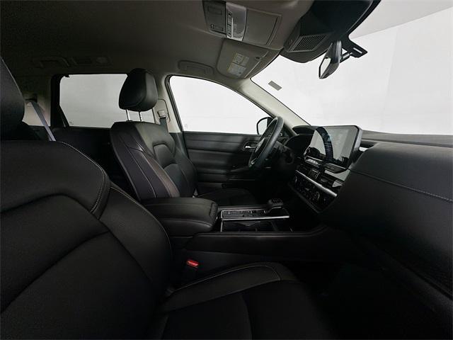 Photo of 2024 Super Black Nissan Pathfinder