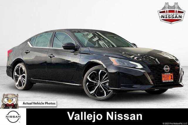 Photo of 2025 Black Nissan Altima