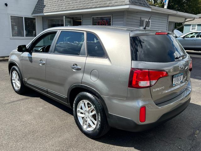 Photo of 2015 Titanium Gray Kia Sorento