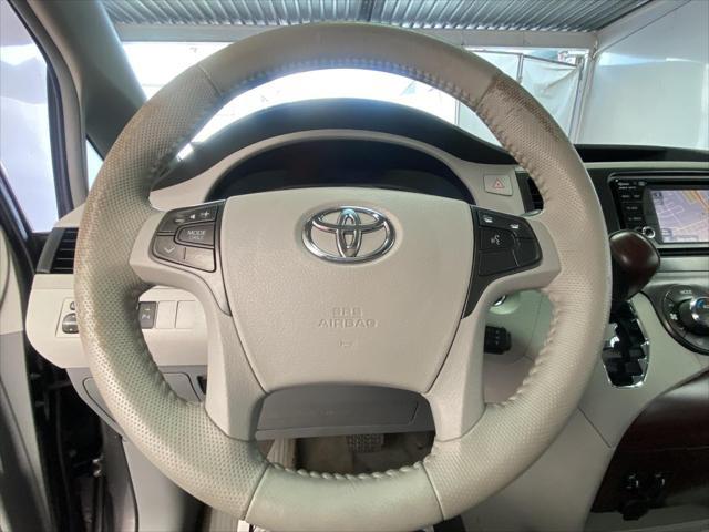 Photo of 2014 Predawn Gray Mica Toyota Sienna