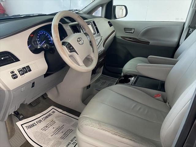 Photo of 2014 Predawn Gray Mica Toyota Sienna