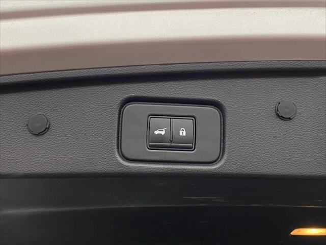 Photo of 2022 Brilliant Silver Metallic Nissan Pathfinder