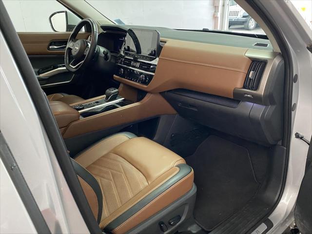 Photo of 2022 Brilliant Silver Metallic Nissan Pathfinder