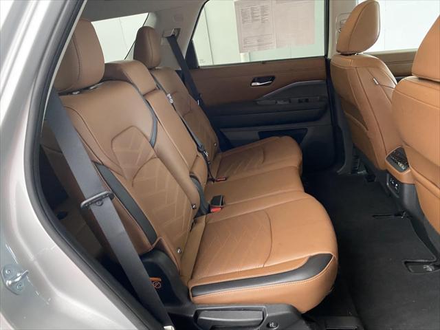 Photo of 2022 Brilliant Silver Metallic Nissan Pathfinder
