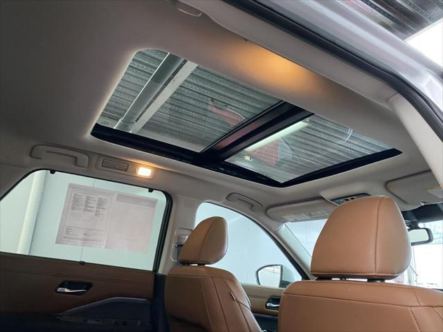 Photo of 2022 Brilliant Silver Metallic Nissan Pathfinder