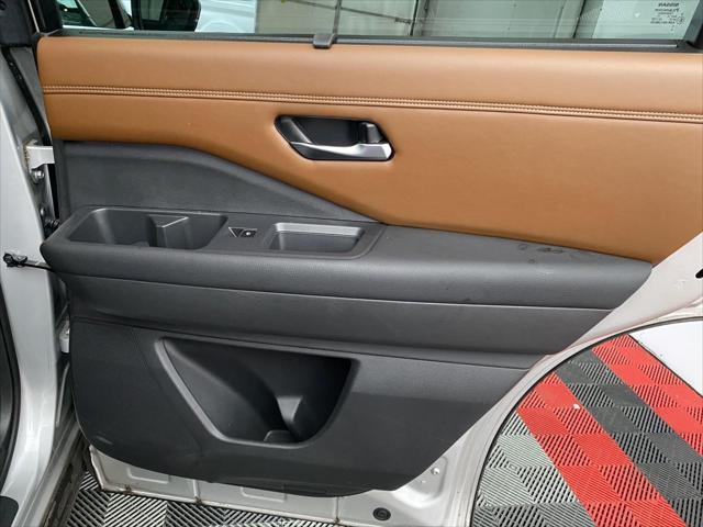 Photo of 2022 Brilliant Silver Metallic Nissan Pathfinder