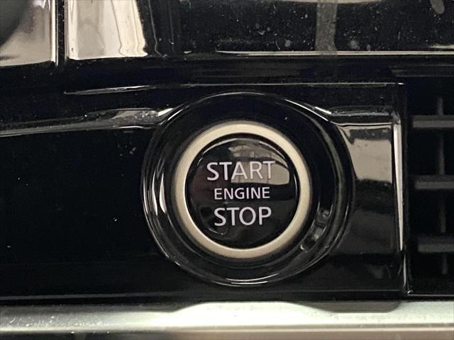 Photo of 2022 Brilliant Silver Metallic Nissan Pathfinder