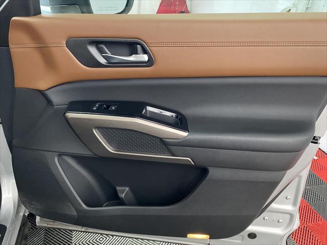 Photo of 2022 Brilliant Silver Metallic Nissan Pathfinder