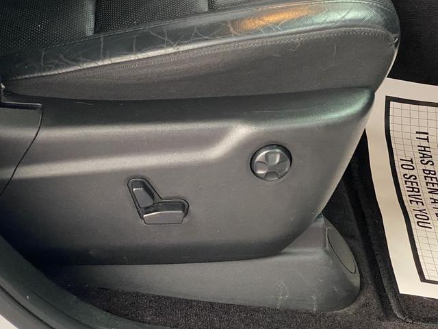 Photo of 2018 Bright White Clearcoat Jeep Grand Cherokee