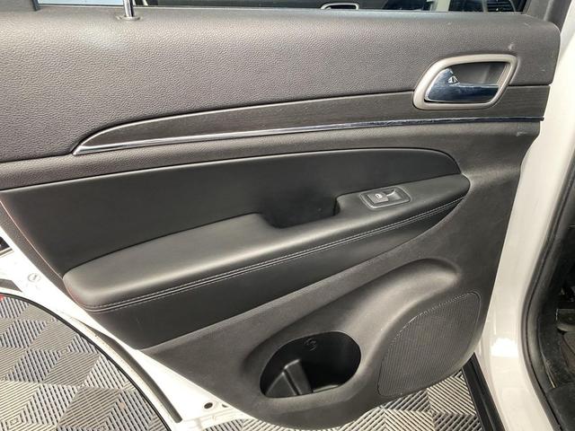 Photo of 2018 Bright White Clearcoat Jeep Grand Cherokee