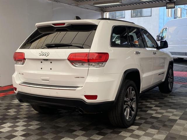 Photo of 2018 Bright White Clearcoat Jeep Grand Cherokee