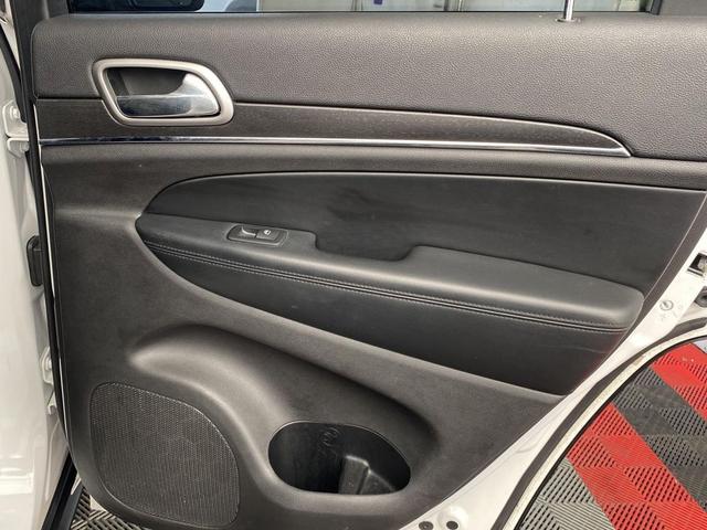 Photo of 2018 Bright White Clearcoat Jeep Grand Cherokee