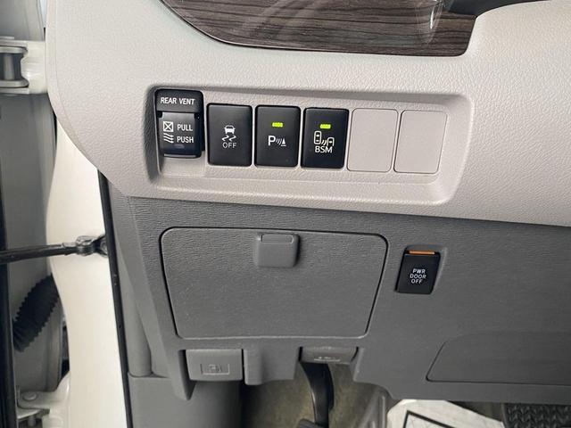 Photo of 2016 Blizzard Pearl Toyota Sienna