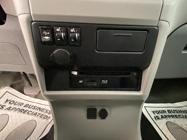 Photo of 2016 Blizzard Pearl Toyota Sienna