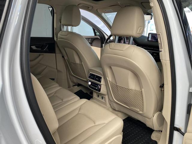 Photo of 2019 Glacier White Metallic Audi Q7