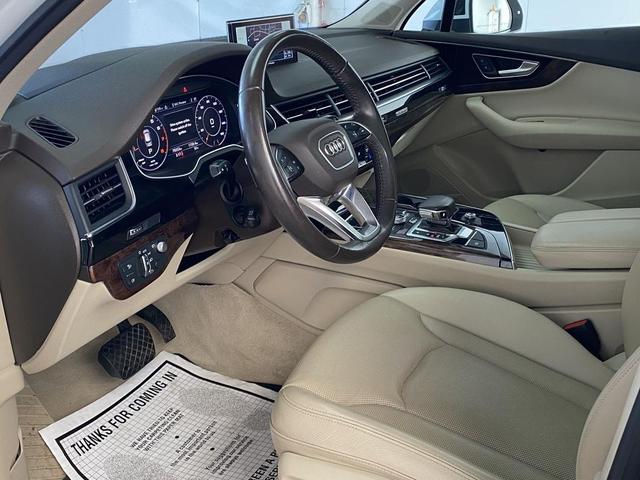 Photo of 2019 Glacier White Metallic Audi Q7