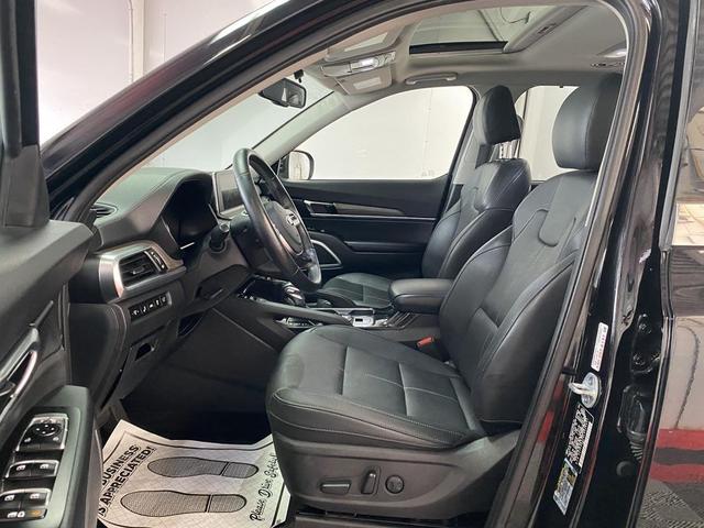 Photo of 2020 Ebony Black Kia Telluride