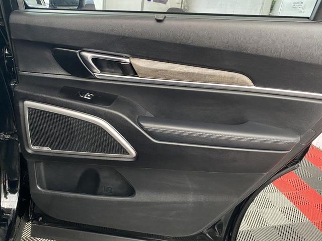 Photo of 2020 Ebony Black Kia Telluride