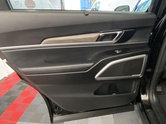 Photo of 2020 Ebony Black Kia Telluride