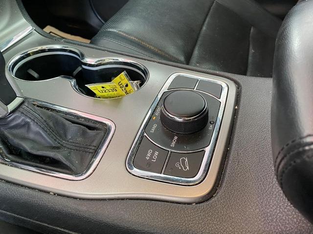Photo of 2020 Bright White Clearcoat Jeep Grand Cherokee