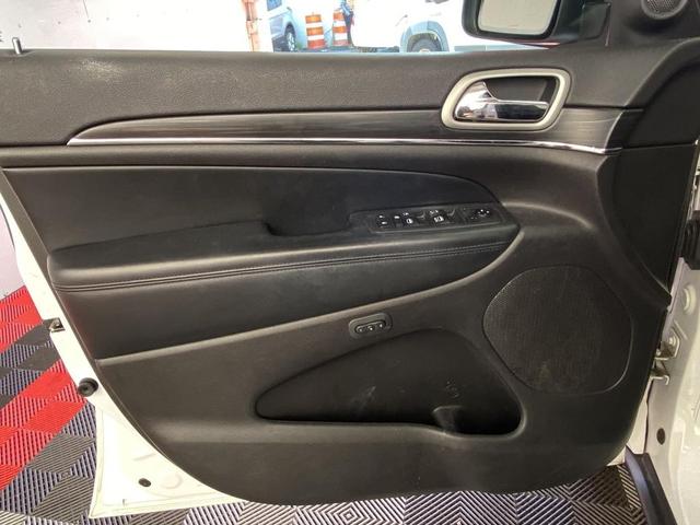 Photo of 2020 Bright White Clearcoat Jeep Grand Cherokee