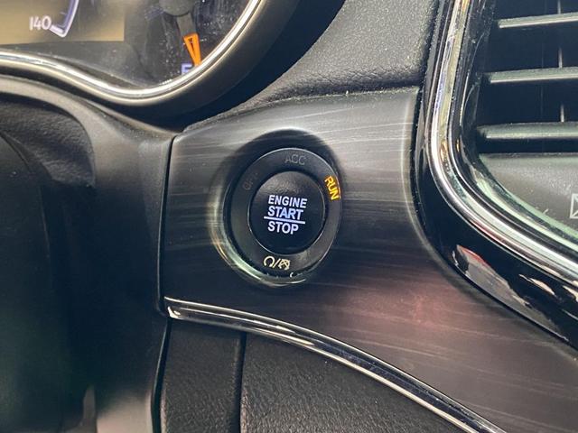 Photo of 2020 Bright White Clearcoat Jeep Grand Cherokee