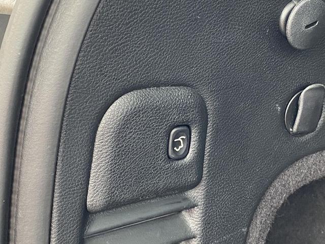 Photo of 2020 Bright White Clearcoat Jeep Grand Cherokee