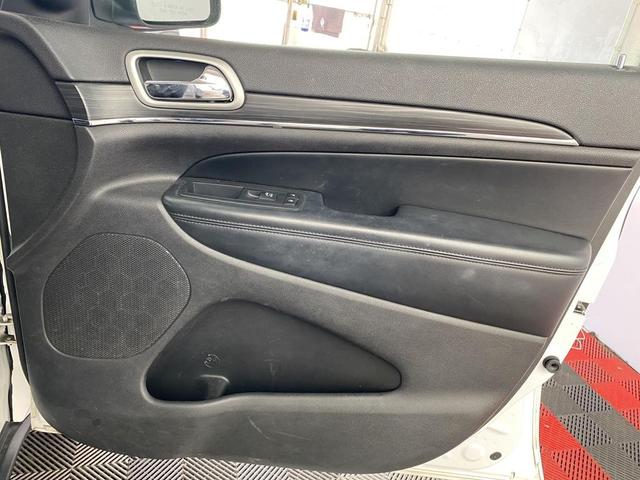 Photo of 2020 Bright White Clearcoat Jeep Grand Cherokee
