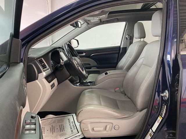 Photo of 2014 Nautical Blue Metallic Toyota Highlander