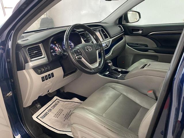 Photo of 2014 Nautical Blue Metallic Toyota Highlander