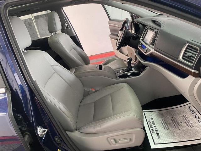 Photo of 2014 Nautical Blue Metallic Toyota Highlander