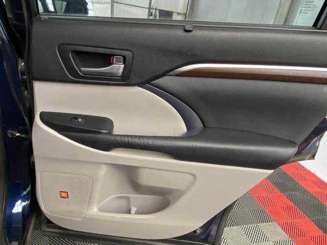 Photo of 2014 Nautical Blue Metallic Toyota Highlander