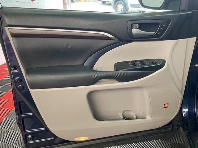 Photo of 2014 Nautical Blue Metallic Toyota Highlander